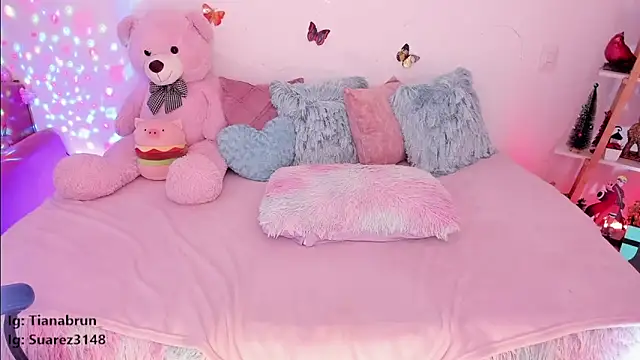 Zara uwu  online show from March 17, 3:07 pm