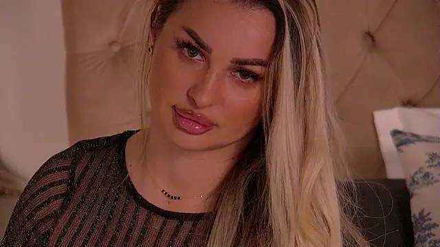 Denisse Perry online show from February 25, 11:03 pm