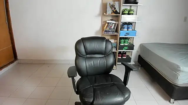 Snapshot of imtonny19 chatting on December 2, 1:11 am imtonny19 online show from December 2, 1:11 am