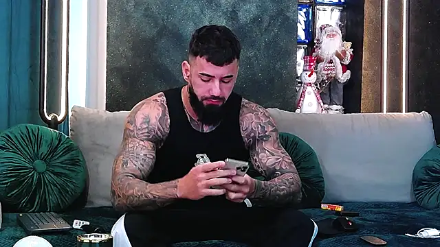 masterkingofmusclee online show from December 4, 8:34 am