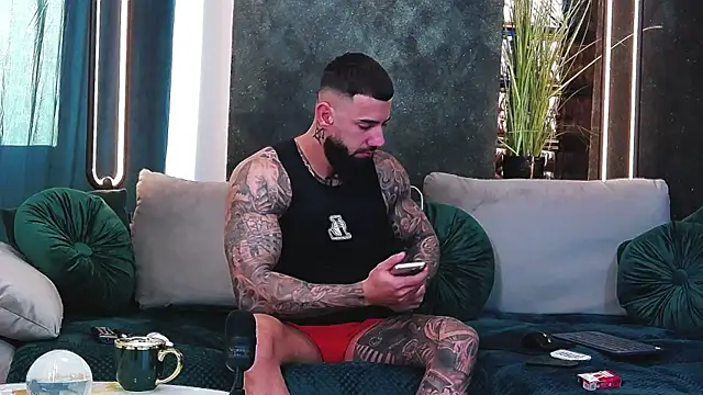 masterkingofmusclee online show from January 28, 6:27 am