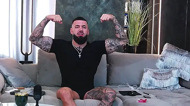 masterkingofmusclee online show from March 11, 7:37 am