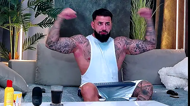 masterkingofmusclee online show from October 7, 8:28 pm