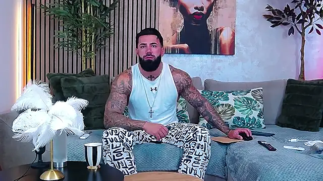 Snapshot of masterkingofmusclee chatting on June 16, 8:39 am masterkingofmusclee online show from June 16, 8:39 am