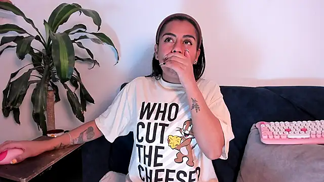 Snapshot of im_amber chatting on October 23, 2:05 pm im amber online show from October 23, 2:05 pm