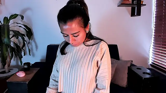 im amber online show from April 30, 12:44 pm