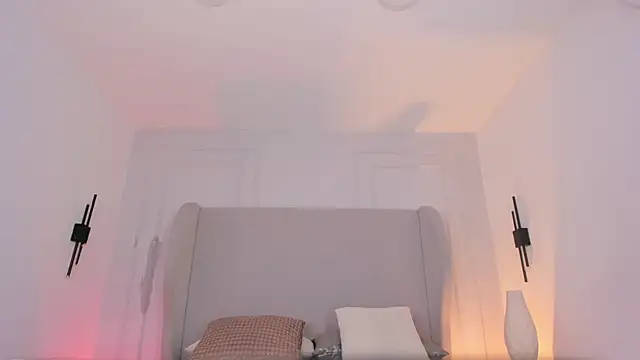 chloe d online show from December 19, 1:07 pm