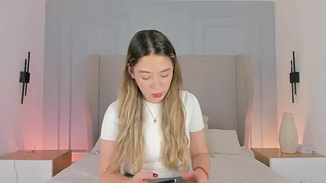 chloe d online show from June 16, 7:49 pm