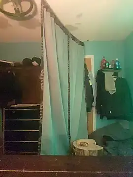 Snapshot of deepstroker42071 chatting on January 7, 9:18 am deepstroker42071 online show from January 7, 9:18 am