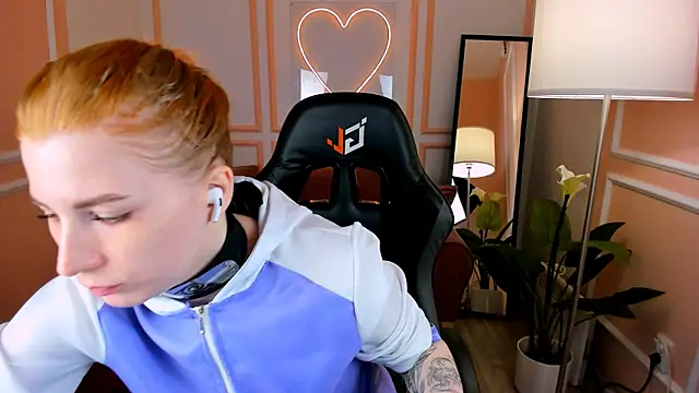 Mira  Blush online show from February 12, 8:40 pm