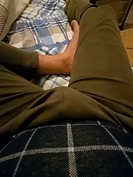 Snapshot of ikarus07 chatting on January 9, 12:35 am ikarus07 online show from January 9, 12:35 am