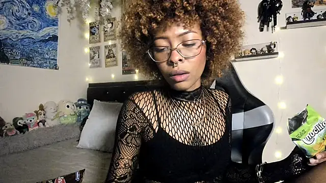 Snapshot of Cristal_Jonas@xh chatting on October 13, 4:34 am Cristal Jonasxh online show from October 13, 4:34 am