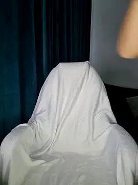 Snapshot of Flower_Pow3r chatting on November 4, 6:01 am Flower Pow3r online show from November 4, 6:01 am