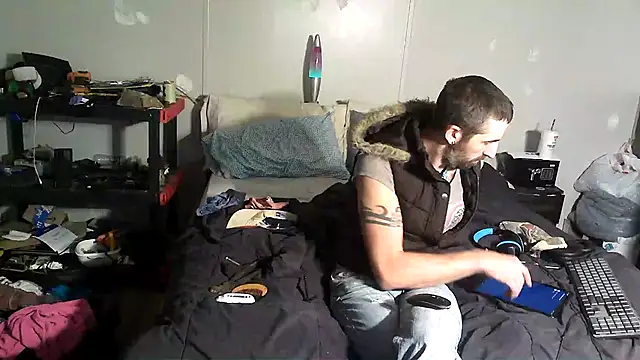 Snapshot of Bi_curious86 chatting on November 3, 4:47 am Bi curious86 online show from November 3, 4:47 am