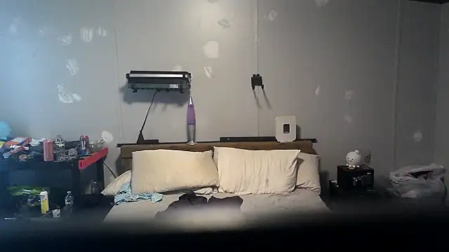 Snapshot of Bi_curious86 chatting on November 17, 2:23 pm Bi curious86 online show from November 17, 2:23 pm