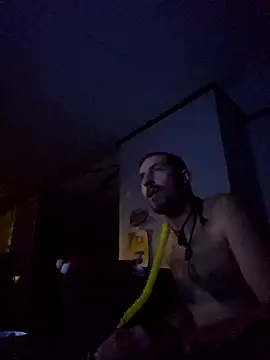 Snapshot of Bi_curious86 chatting on December 3, 9:29 am Bi curious86 online show from December 3, 9:29 am