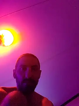 Snapshot of Bi_curious86 chatting on February 14, 1:46 am Bi curious86 online show from February 14, 1:46 am