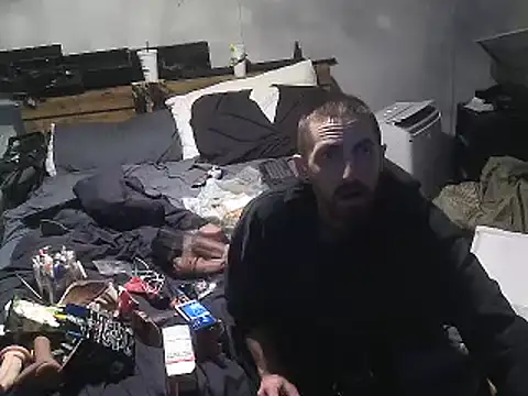 Snapshot of Bi_curious86 chatting on February 15, 6:32 am Bi curious86 online show from February 15, 6:32 am