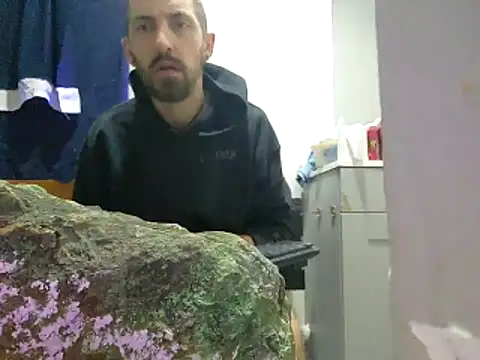 Snapshot of Bi_curious86 chatting on February 15, 9:11 pm Bi curious86 online show from February 15, 9:11 pm