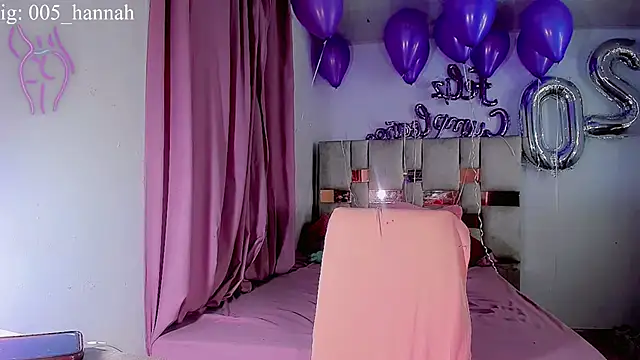 Hannahsmit online show from October 26, 4:29 am