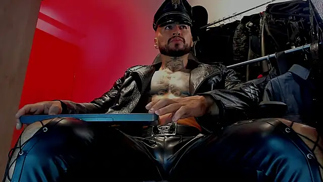 Snapshot of billyMayer_ chatting on January 19, 2:36 am billyMayer online show from January 19, 2:36 am