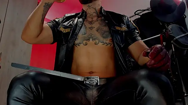 Snapshot of billyMayer_ chatting on February 18, 6:15 pm billyMayer online show from February 18, 6:15 pm