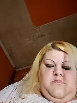 ducicsajsziii online show from December 6, 6:59 am