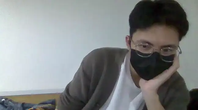 Snapshot of Gwencloudy chatting on January 1, 1:27 pm Gwencloudy online show from January 1, 1:27 pm