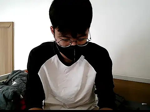 Snapshot of Gwencloudy chatting on October 18, 8:37 am Gwencloudy online show from October 18, 8:37 am