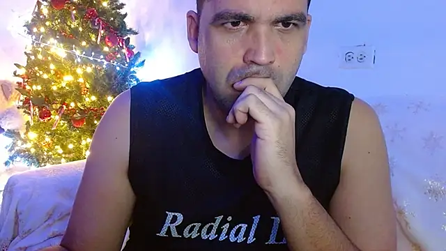 Snapshot of geeklatin88 chatting on December 17, 6:30 am geeklatin88 online show from December 17, 6:30 am