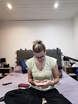 Madame Callie online show from June 27, 8:25 pm