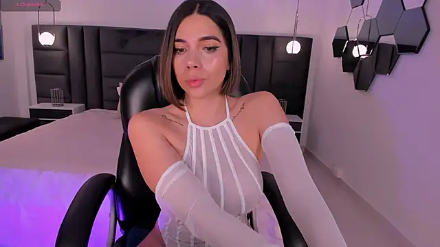 AmyWalker  online show from February 1, 1:09 pm