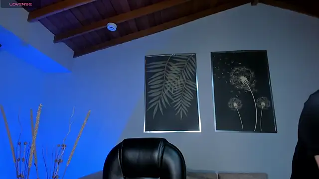 AmyWalker  online show from February 4, 10:21 am