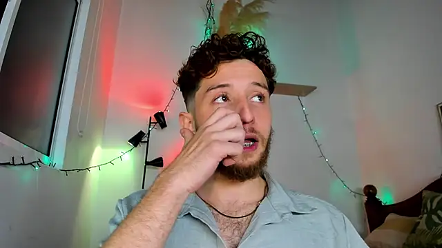 Juan Castano online show from December 18, 7:25 am