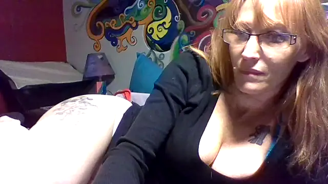 4EyedSluttyGinger online show from January 1, 7:52 am