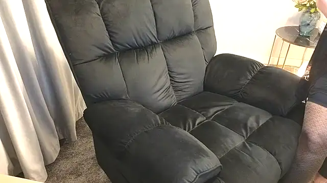 maggiemilff online show from March 13, 5:33 am