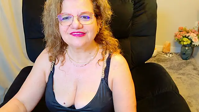 maggiemilff online show from May 18, 3:35 am