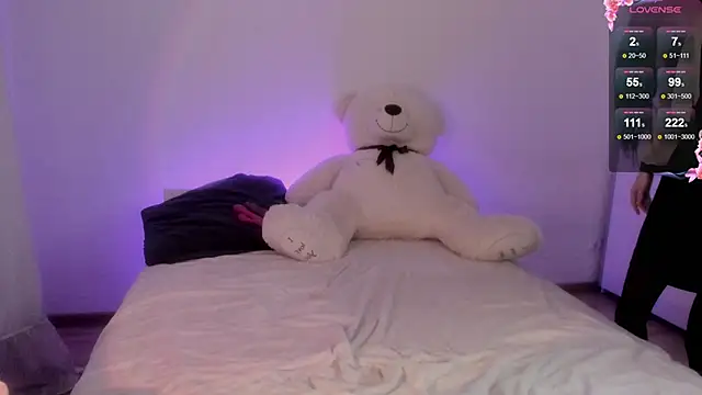 Snapshot of 666kisses chatting on December 19, 11:35 pm 666kisses online show from December 19, 11:35 pm