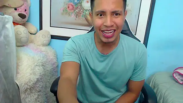 Snapshot of Luciana_and_Neitan chatting on March 3, 10:42 pm Luciana and Neitan online show from March 3, 10:42 pm