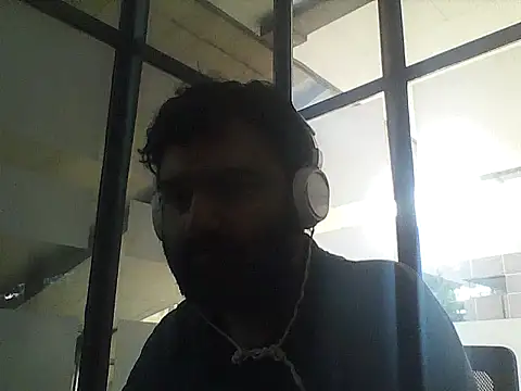 Snapshot of JohnBond009 chatting on July 14, 6:40 am JohnBond009 online show from July 14, 6:40 am