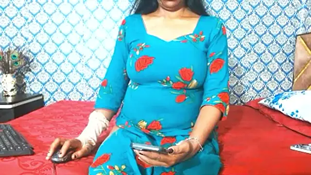 Snapshot of nikitahot3 chatting on October 17, 2:19 pm nikitahot3 online show from October 17, 2:19 pm