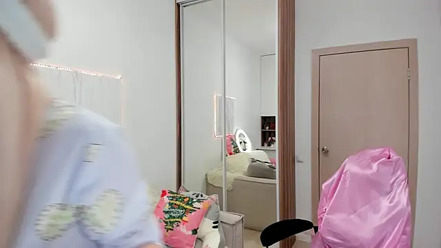 Snapshot of CarolMay chatting on January 10, 5:42 am CarolMay online show from January 10, 5:42 am