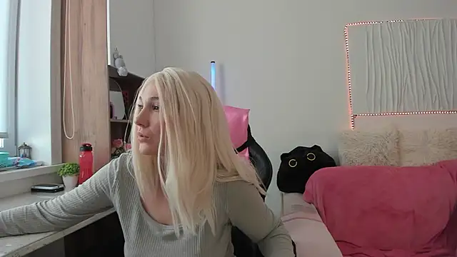 Snapshot of CarolMay chatting on February 28, 5:52 am CarolMay online show from February 28, 5:52 am