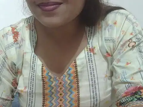 Snapshot of shekira99 chatting on May 2, 2:33 pm shekira99 online show from May 2, 2:33 pm