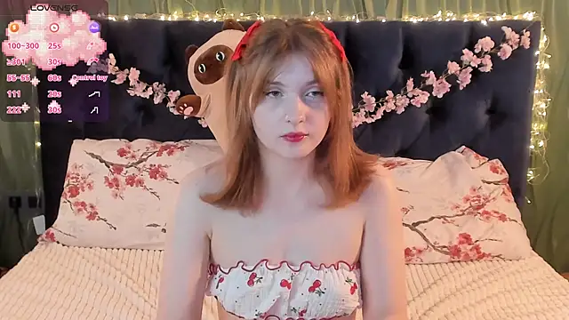 Snapshot of AliceLanley chatting on July 8, 12:42 pm AliceLanley online show from July 8, 12:42 pm
