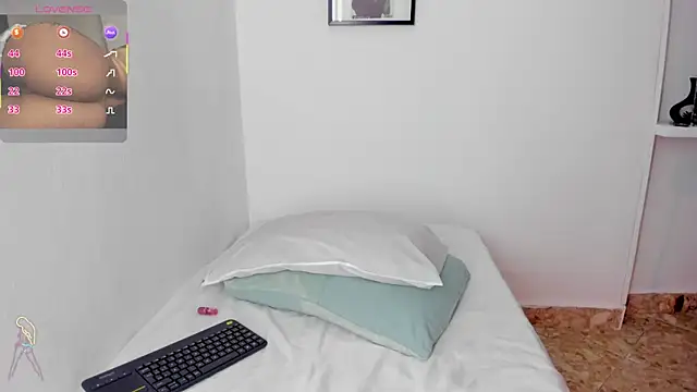 valerycolins online show from September 24, 12:47 am