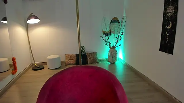 Kat Art online show from December 24, 2:43 am