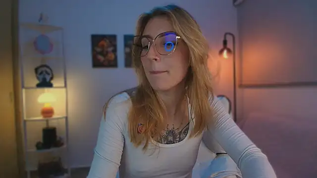 Dakotaa  online show from October 26, 4:51 am