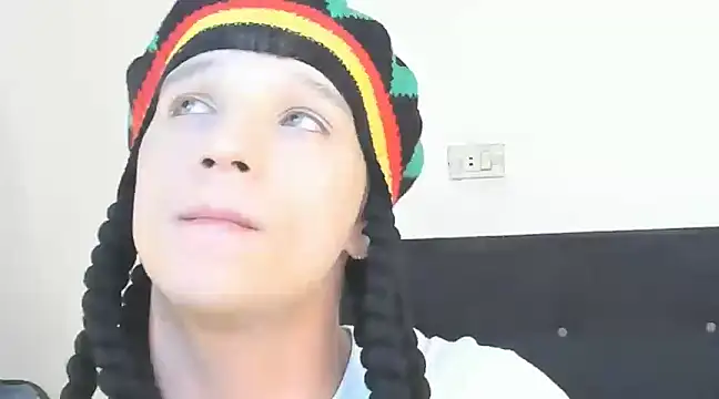 angelcortes online show from December 6, 4:14 am