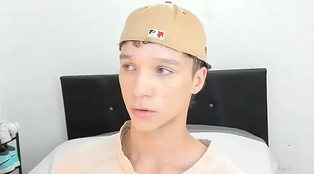 angelcortes online show from January 10, 7:43 pm